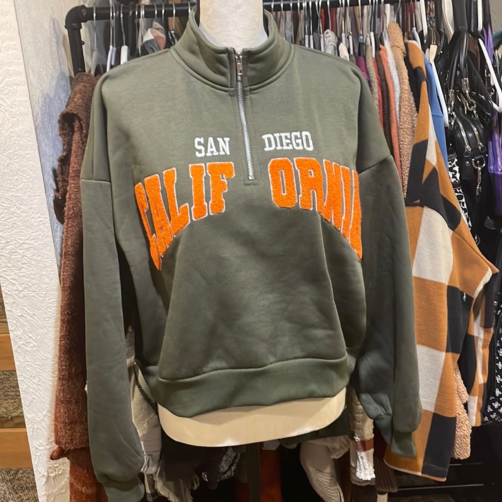 NWOT Crop Sweatshirt